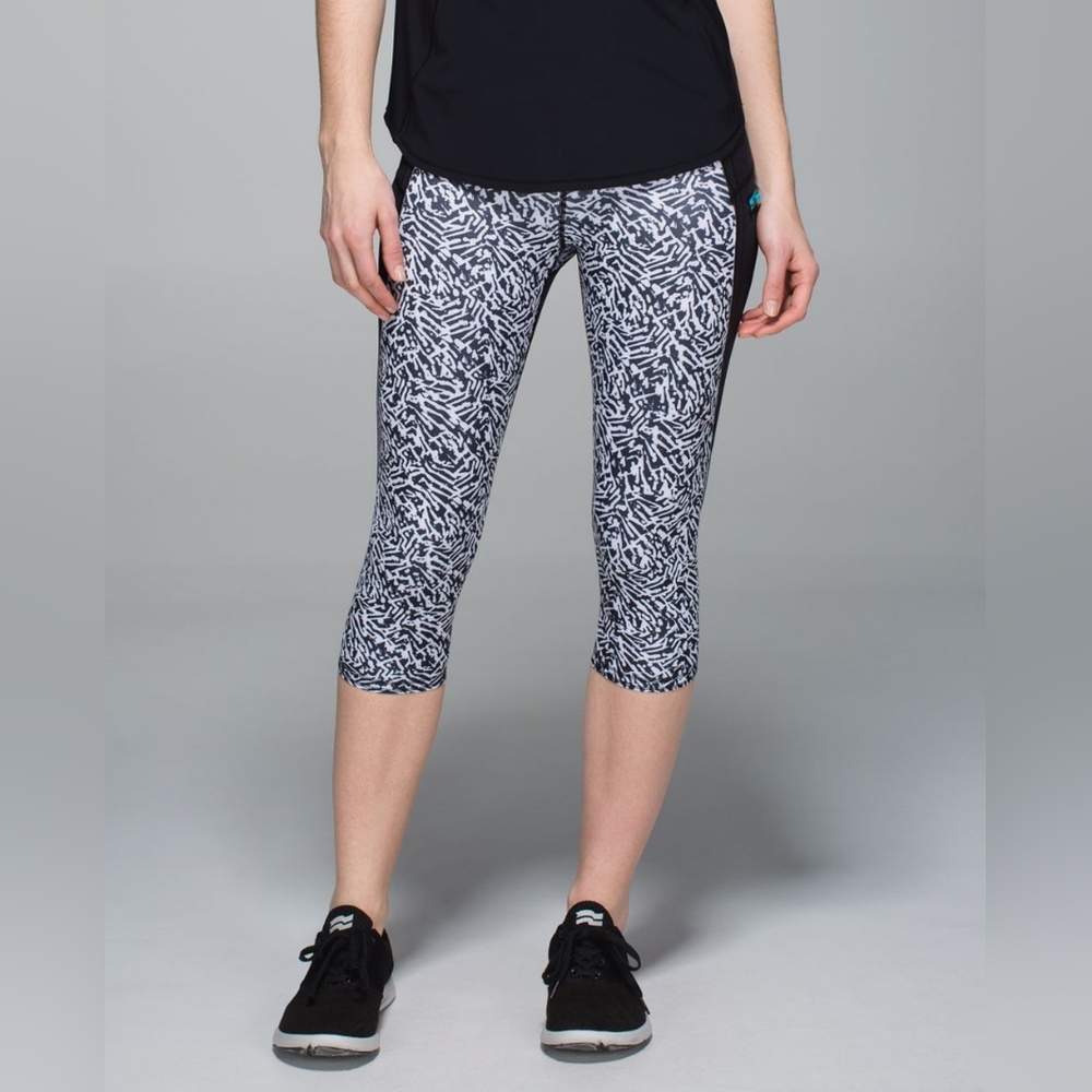 ☀️Lululemon Run: Top Speed Crop in Mini Brushed Animal Black White / Black